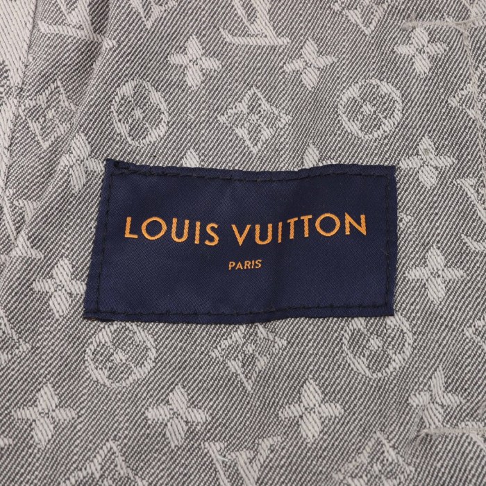 Clothes LOUIS VUITTON 852