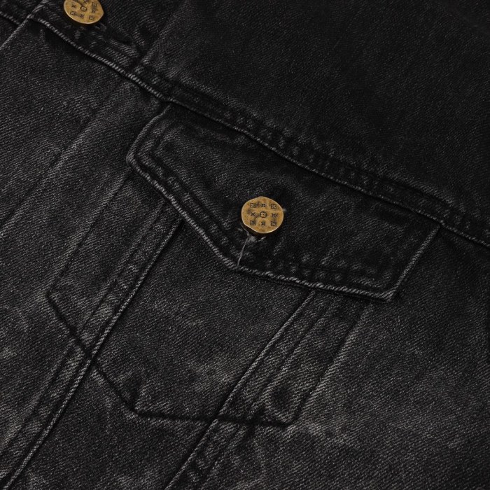 Clothes LOUIS VUITTON 851