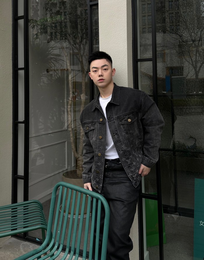 Clothes LOUIS VUITTON 851