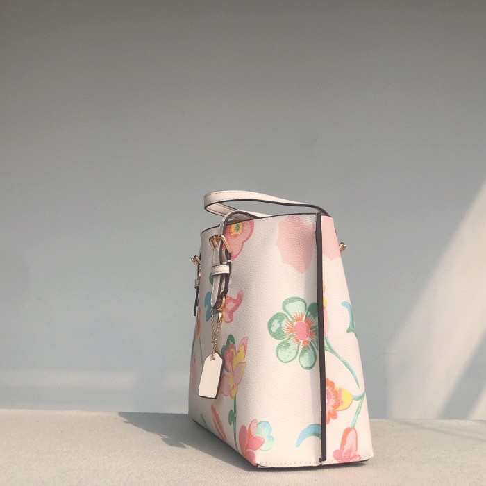 Coach C8217 size:25*19*11cm