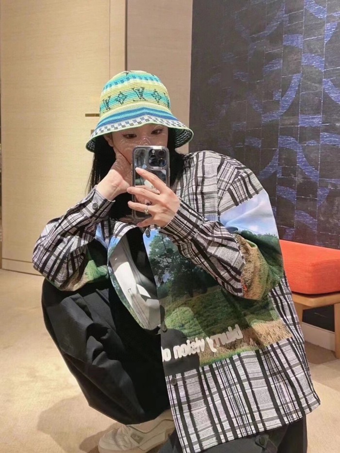 Clothes LOUIS VUITTON 857