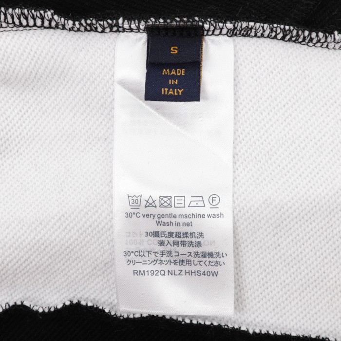 Clothes LOUIS VUITTON 854