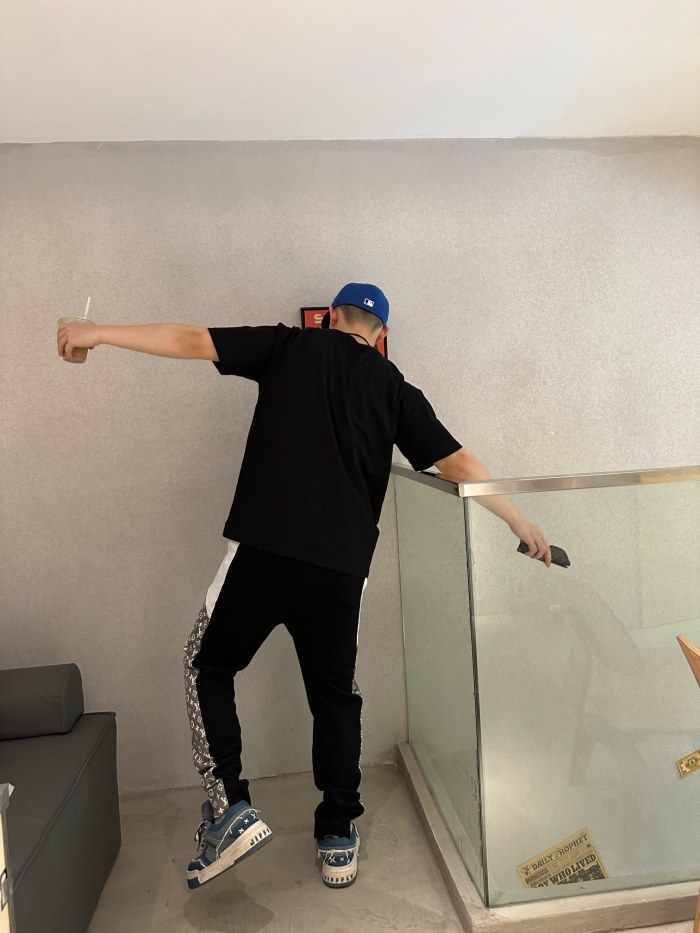 Clothes LOUIS VUITTON 854