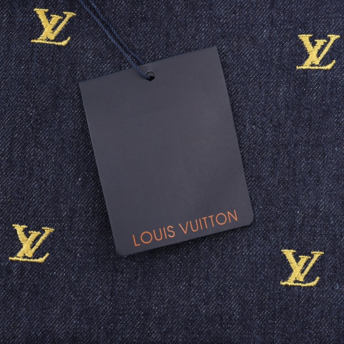 Clothes LOUIS VUITTON 858