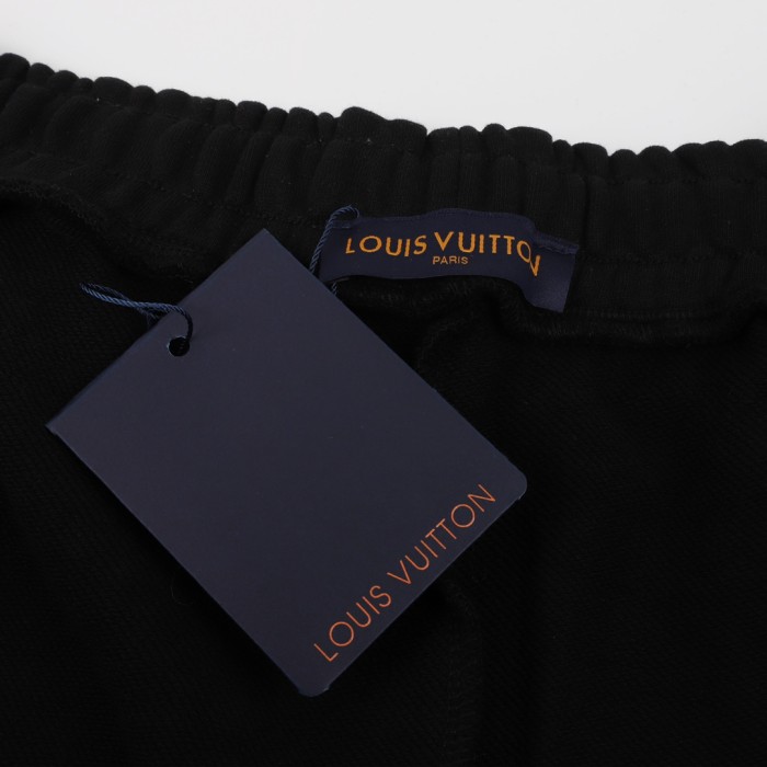 Clothes LOUIS VUITTON 853