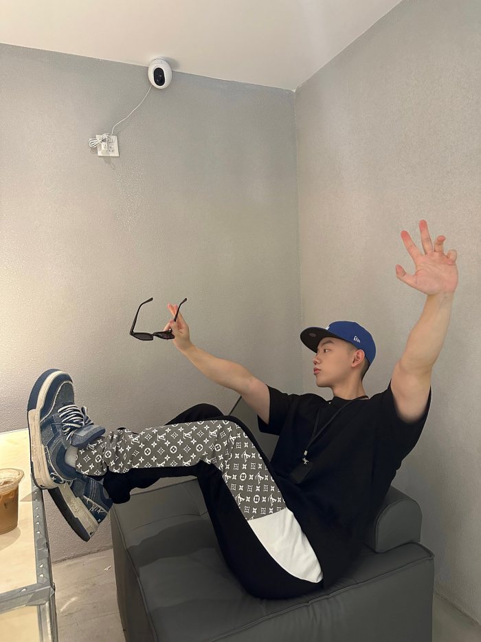 Clothes LOUIS VUITTON 854