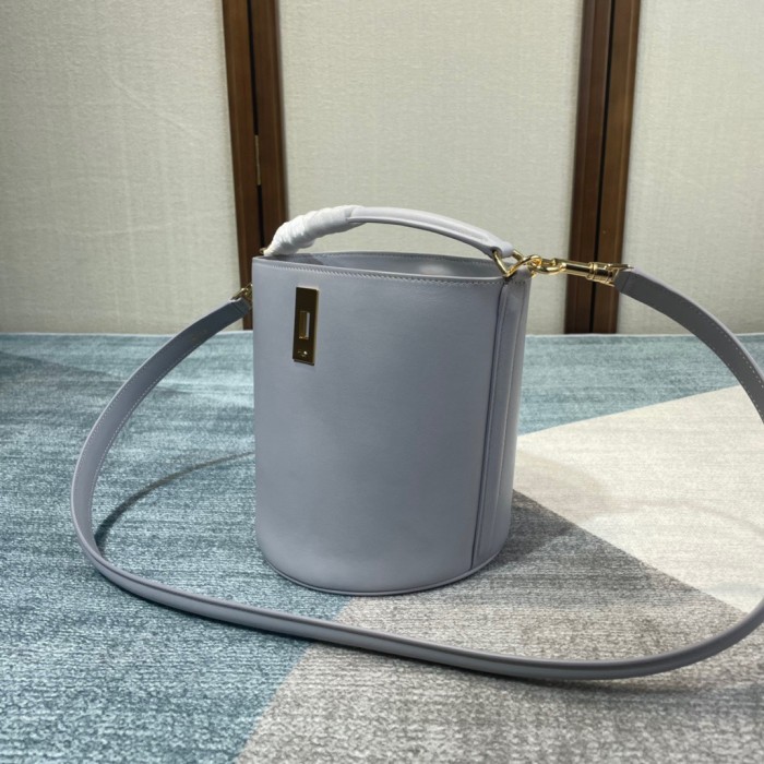 Handbags CELIN TEEN BUCKET 16 197573 size:16 X 18 X 16 cm