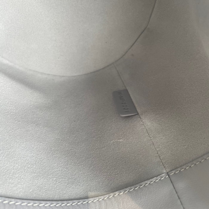 Handbags CELIN TEEN BUCKET 16 197573 size:16 X 18 X 16 cm