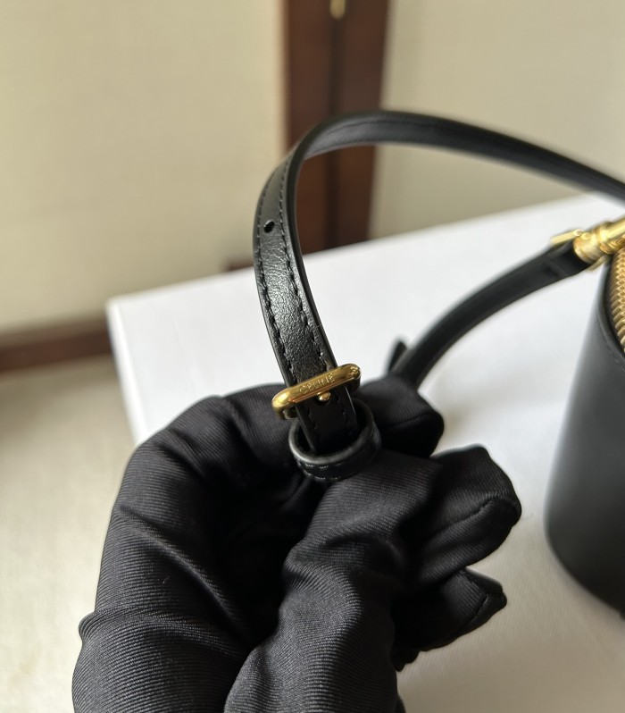 Handbags CELIN-E 110762 101762 size:9.5 X 8 X 9 cm