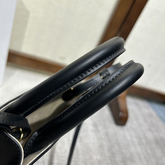 Handbags CELIN Triomphe Mini Cabas 193302 size:17-21-4 cm