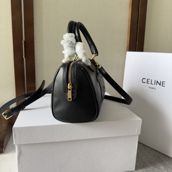 Handbags CELIN 197582 size: 19.5×14×7.5 cm