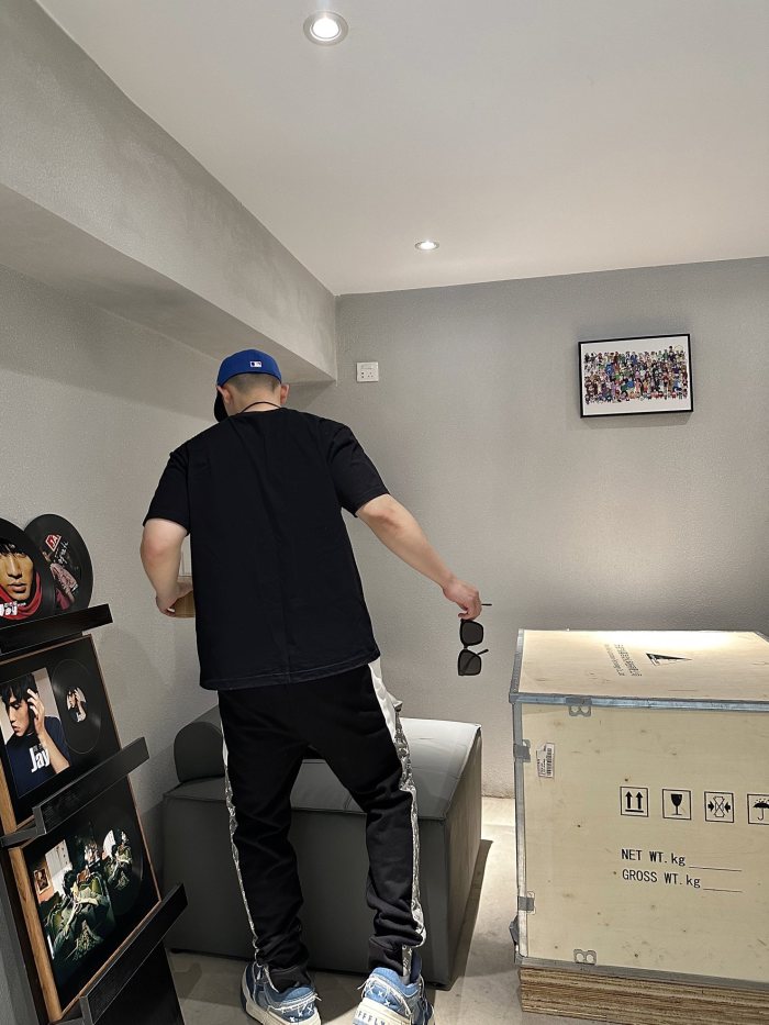 Clothes LOUIS VUITTON 854