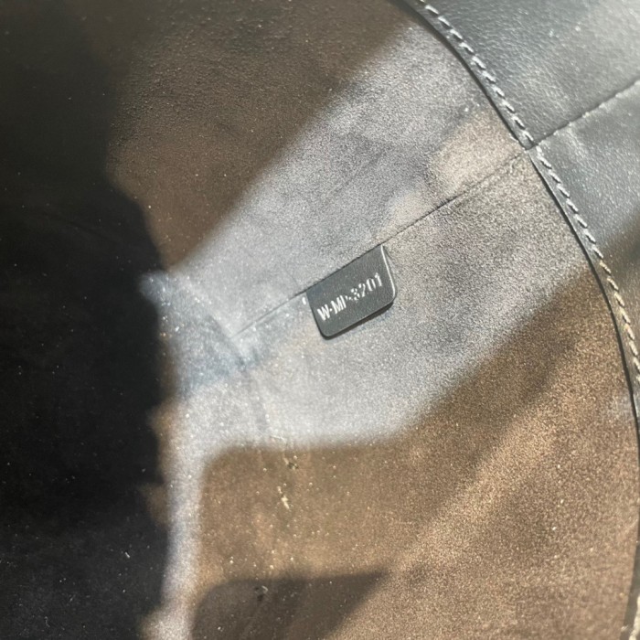 Handbags Celine TEEN BUCKET 16 197573 16 X 18 X 16 cm