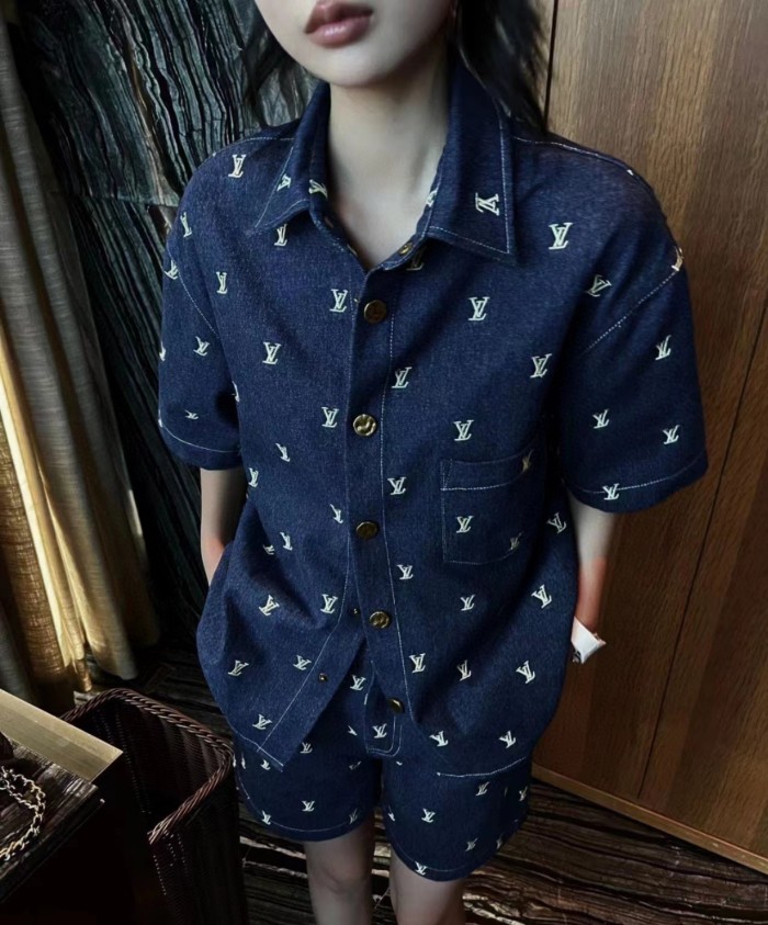 Clothes LOUIS VUITTON 858