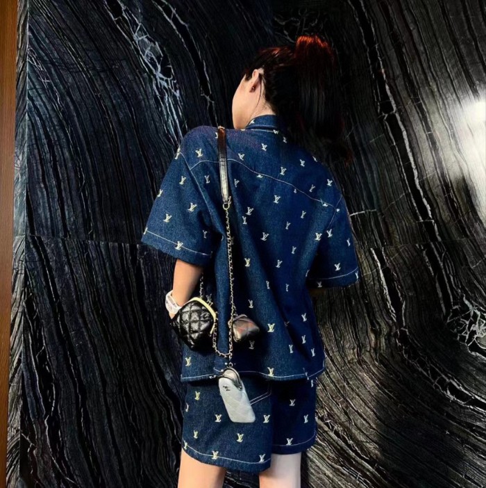 Clothes LOUIS VUITTON 858