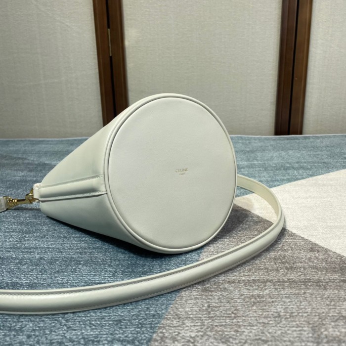 Handbags CELIN TEEN BUCKET 16 197573 size:16 X 18 X 16 cm