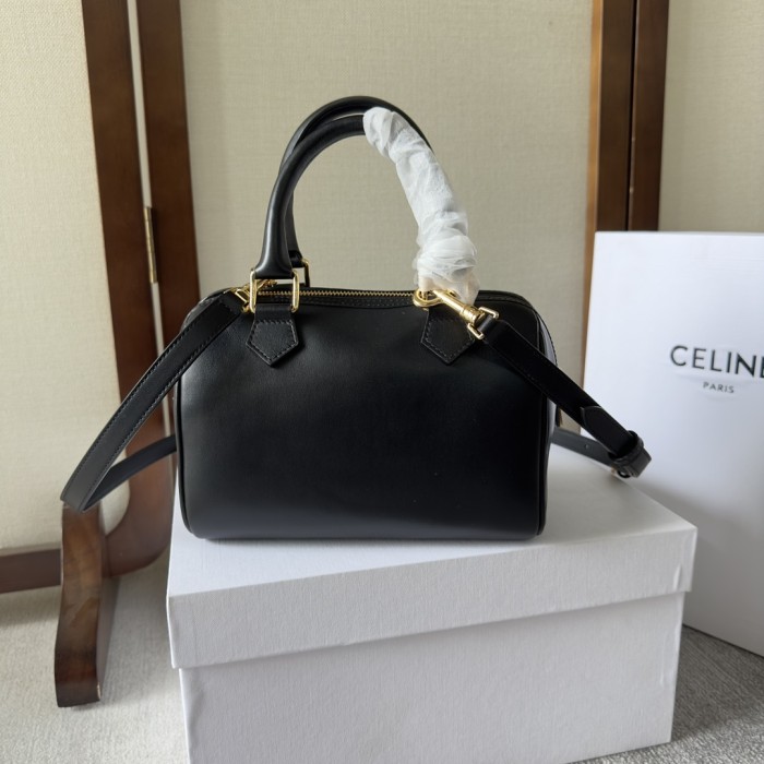 Handbags CELIN 197582 size: 19.5×14×7.5 cm