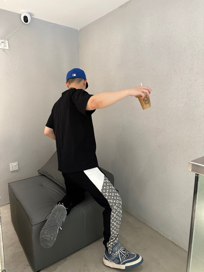 Clothes LOUIS VUITTON 854