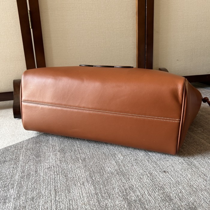 Handbags CELIN CABAS TRIOMPHE 199973 size:44 * 28 *18 cm