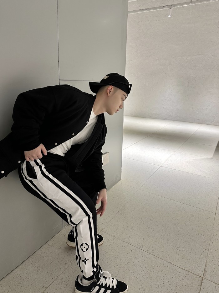 Clothes LOUIS VUITTON 853