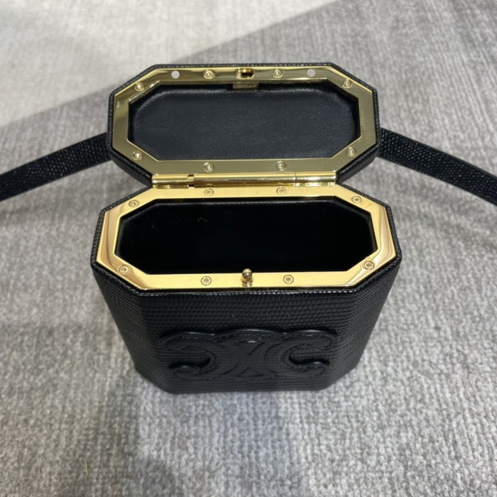 Handbags CELIN LOCK TRIOMPHE 199602 size:11 X 10 X 5 cm