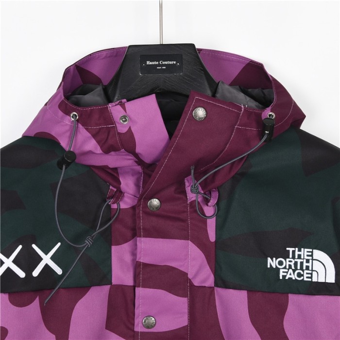 Colthes The North Face x Kaws 4
