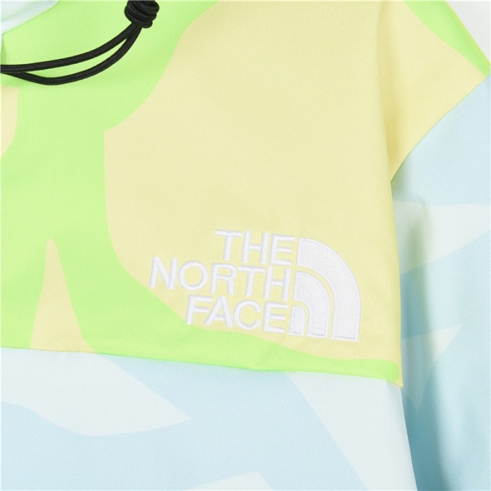 Colthes The North Face x Kaws 6