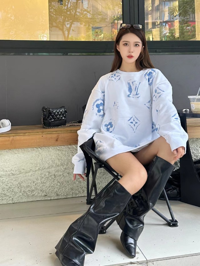 Clothes LOUIS VUITTON 860