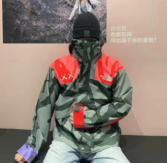 Colthes The North Face x Kaws 5