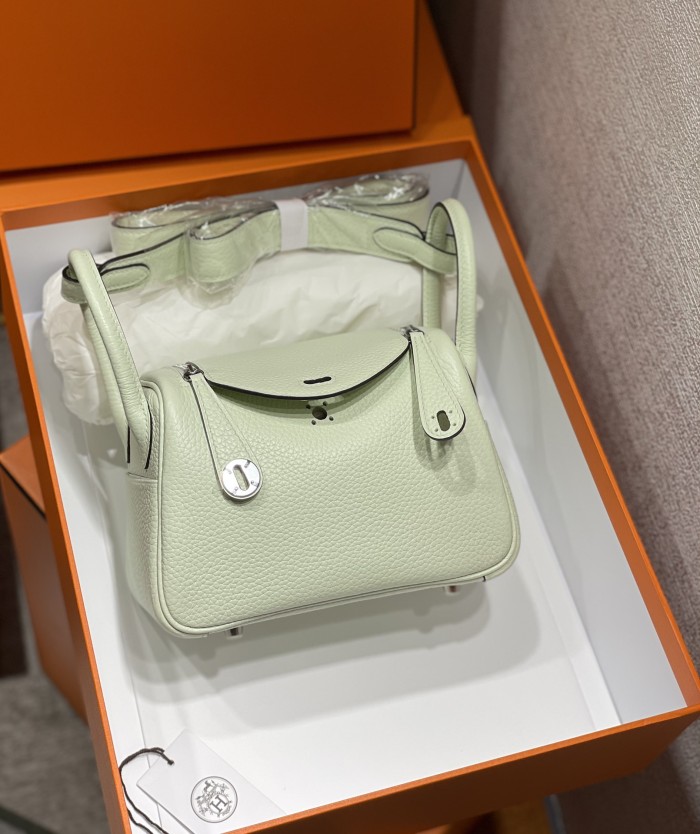 Handbags Hermes Mini Lindy size:19 cm