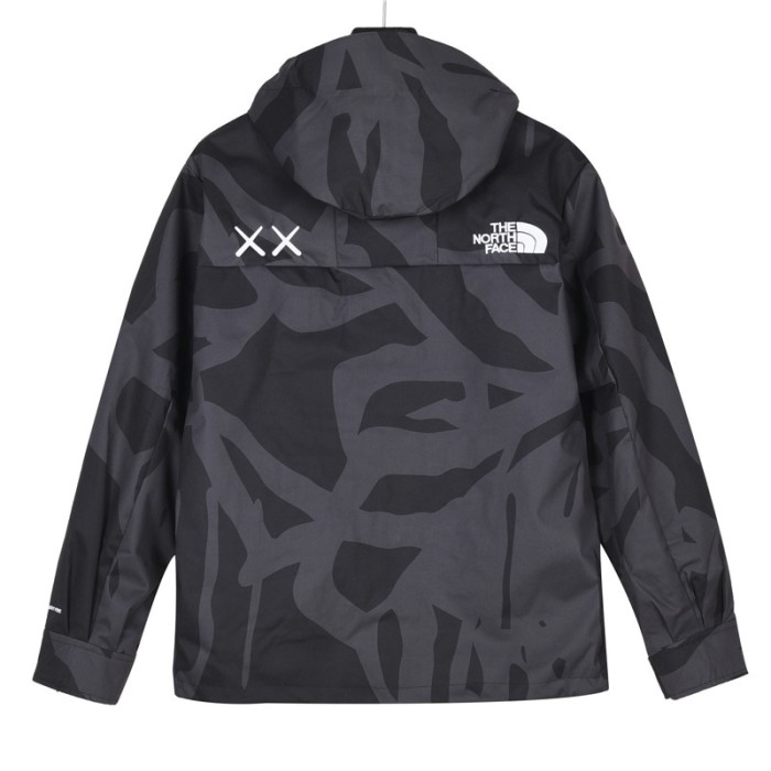 Colthes The North Face x Kaws 3