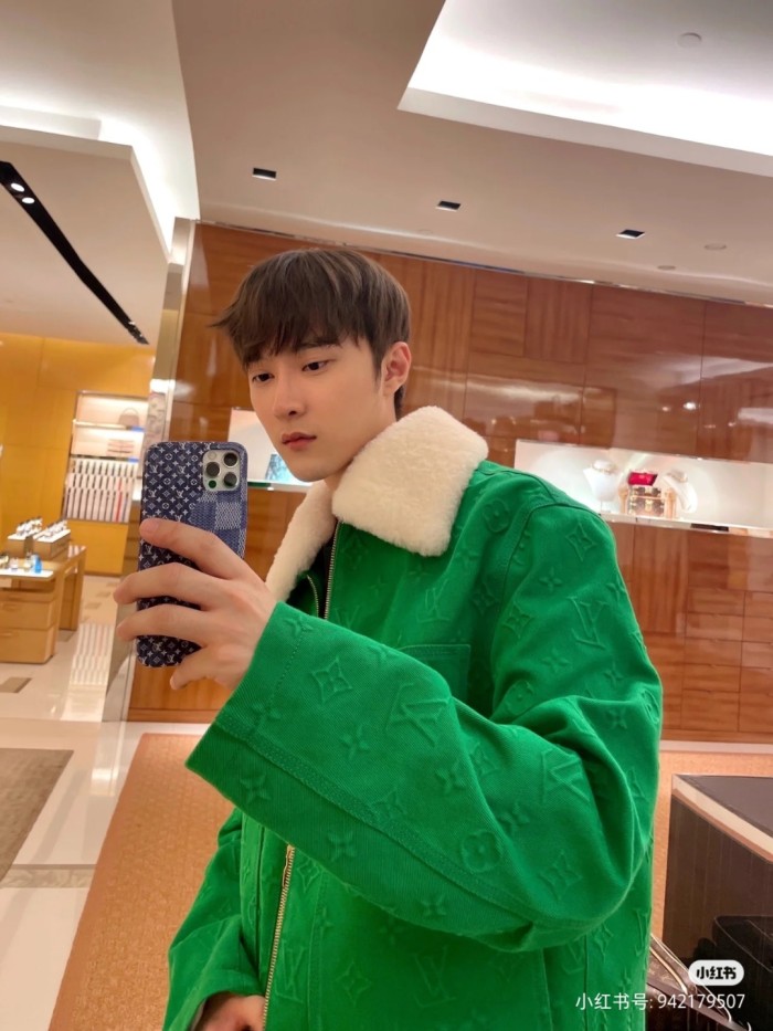 Clothes LOUIS VUITTON 862