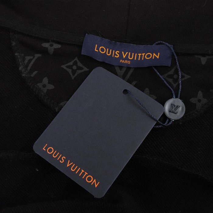 Clothes LOUIS VUITTON 867