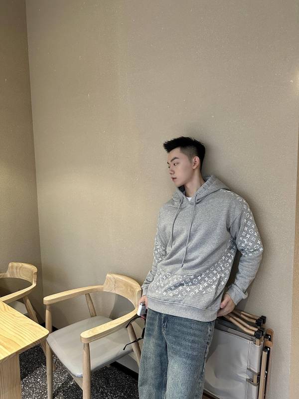 Clothes LOUIS VUITTON 869