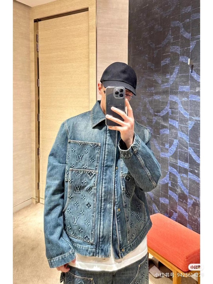 Clothes LOUIS VUITTON 870