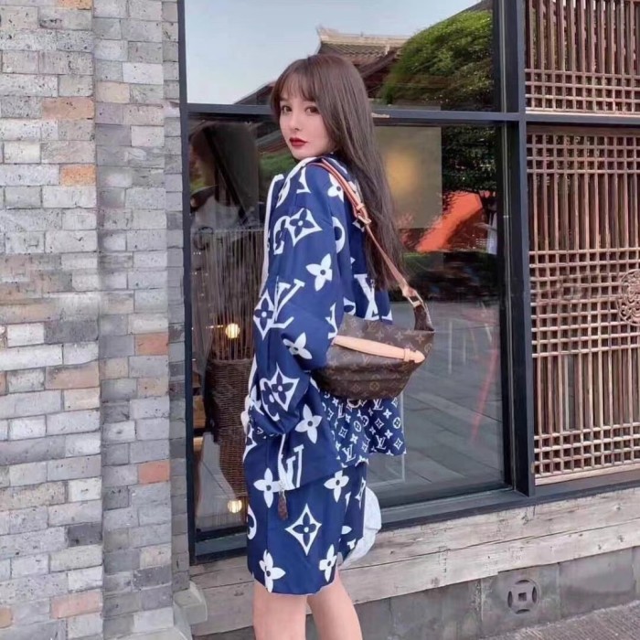 Clothes LOUIS VUITTON 872