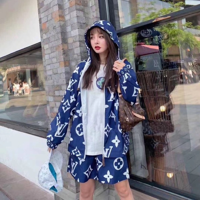 Clothes LOUIS VUITTON 872