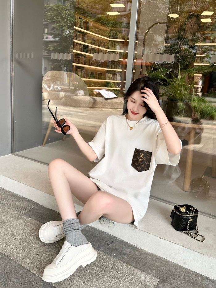 Clothes LOUIS VUITTON 875