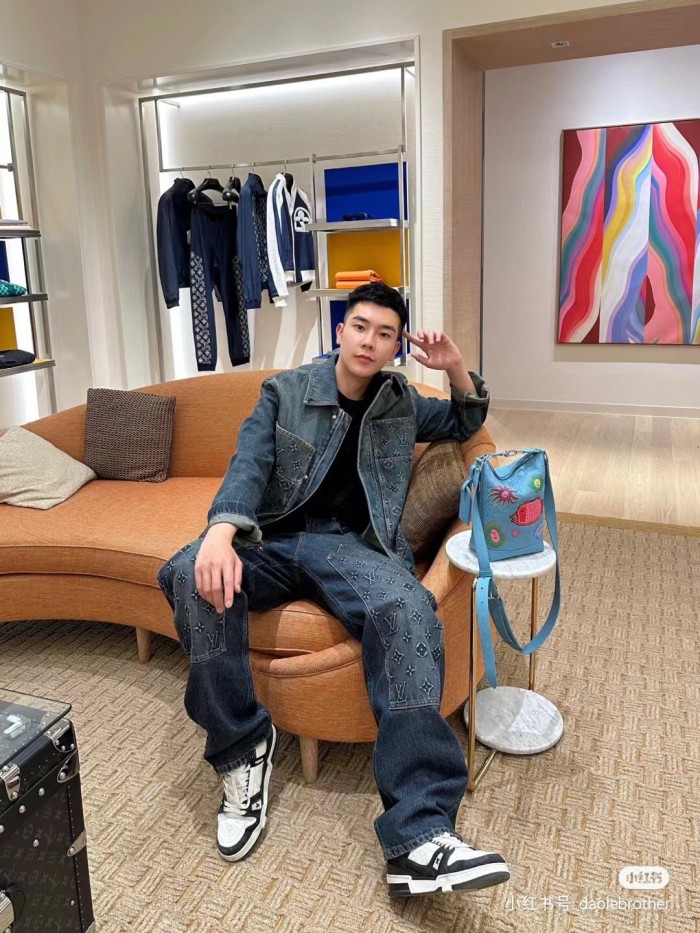 Clothes LOUIS VUITTON 870