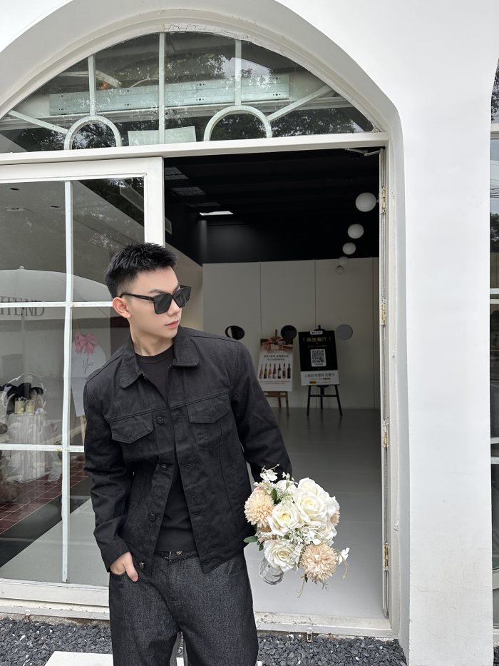 Clothes LOUIS VUITTON 878