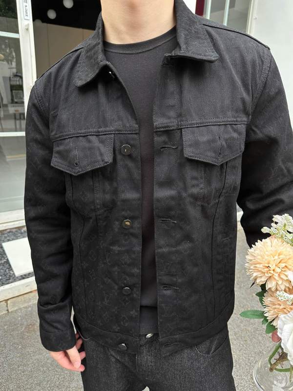 Clothes LOUIS VUITTON 878