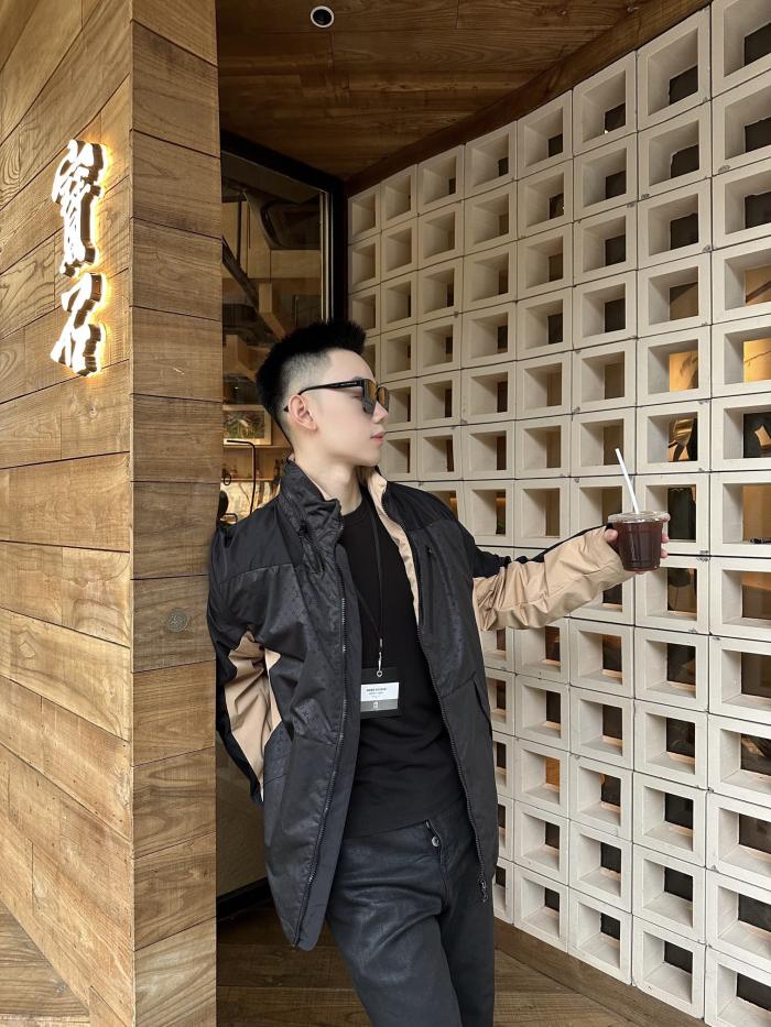 Clothes LOUIS VUITTON 876