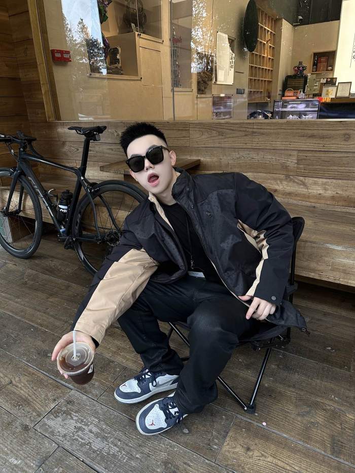 Clothes LOUIS VUITTON 876