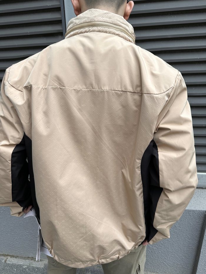 Clothes LOUIS VUITTON 877