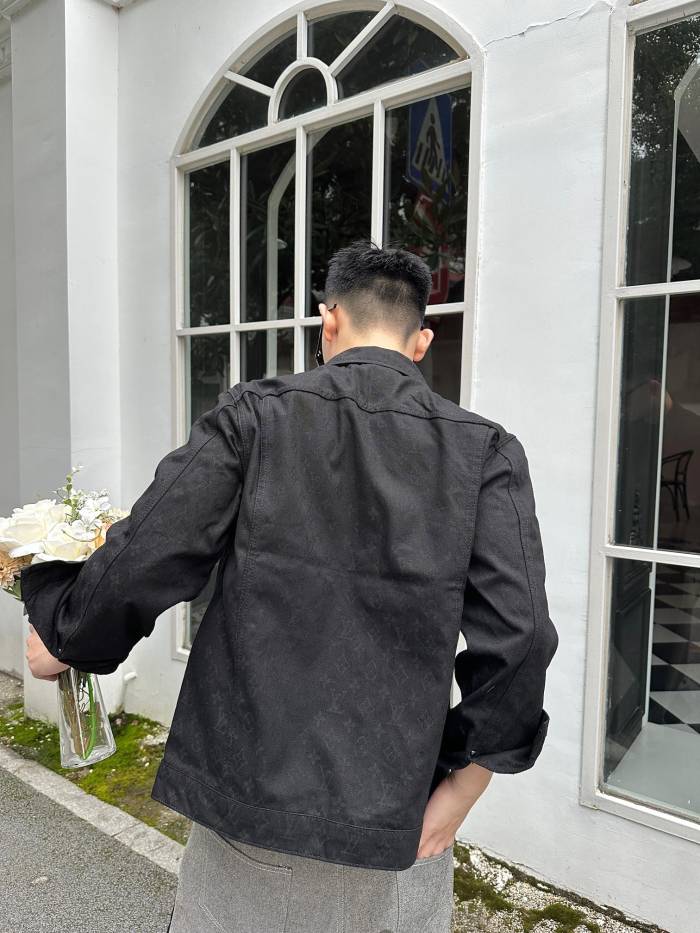 Clothes LOUIS VUITTON 878