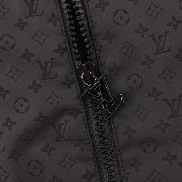 Clothes LOUIS VUITTON 876