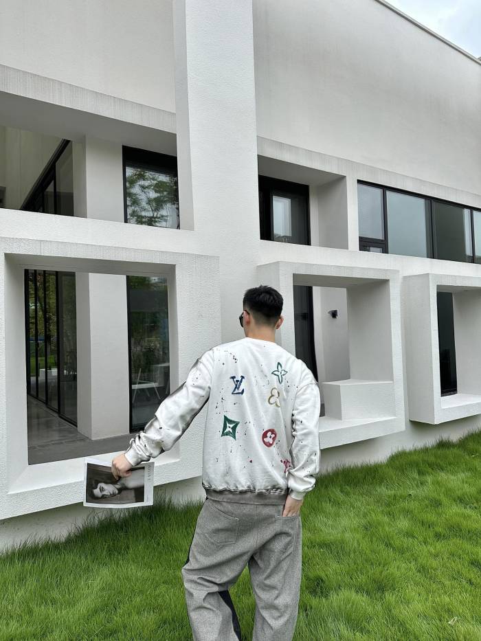 Clothes LOUIS VUITTON 881