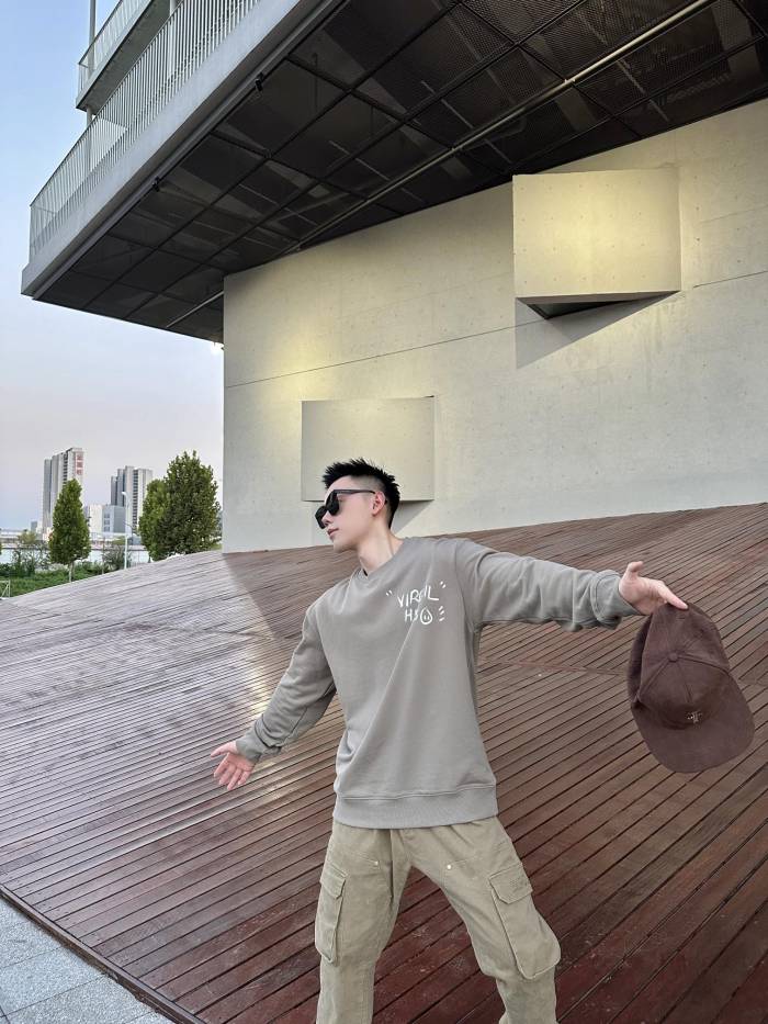 Clothes LOUIS VUITTON 885