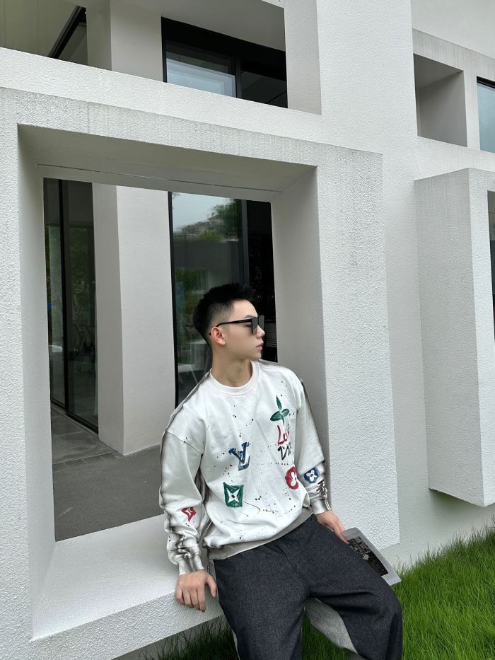 Clothes LOUIS VUITTON 881