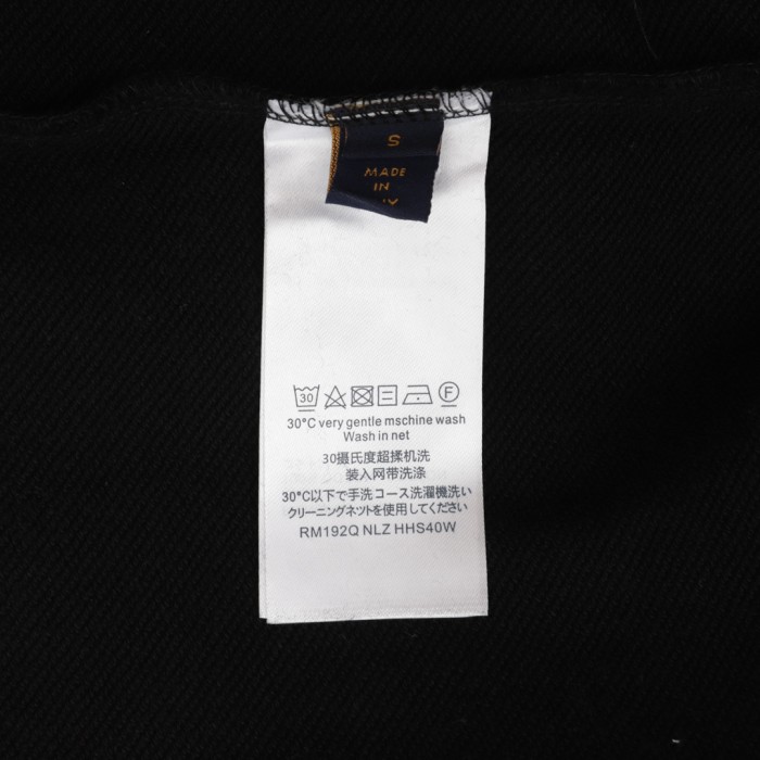 Clothes LOUIS VUITTON 880